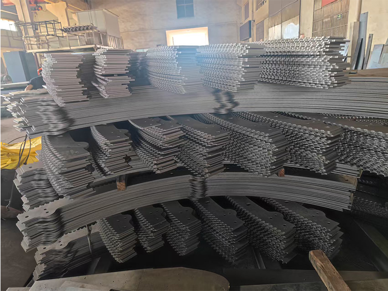 �����и��